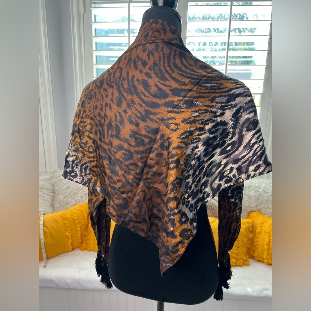 Versatile Stylings Echo 100% Silk Leopard Animal Print Scarf - Picture 13 of 13